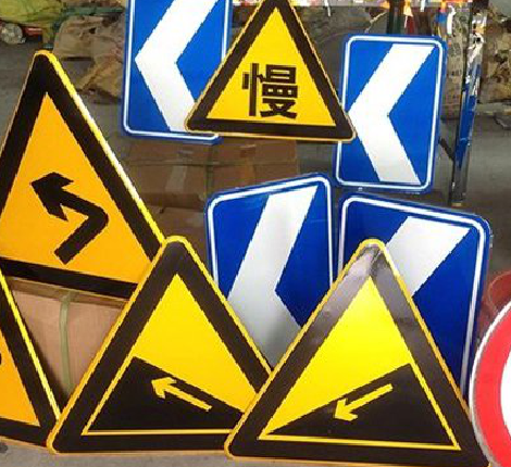 泰兴标识标牌中颜色的确定是很重要的。